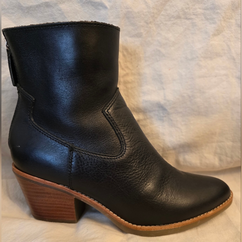 Sofft Annabell Western Bootie – Size 7 – Black Leather